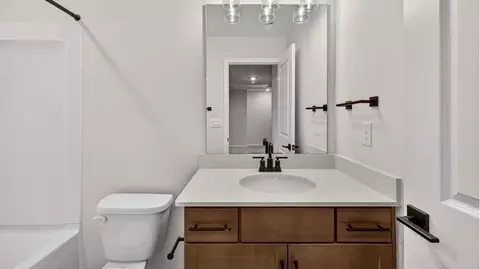 Bath - 4033 Samaritan Ln, Denver, NC 28037 photo 5 of 10
