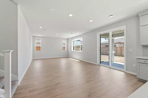 Living - 324 Shaker Dr, Vacaville, CA 95687 photo 2 of 3