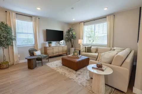 Living - 1069 W Haynes Way, Apache Junction, AZ 85120 photo 4 of 6