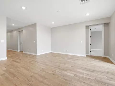 Living - 1069 W Haynes Way, Apache Junction, AZ 85120 photo 1 of 6