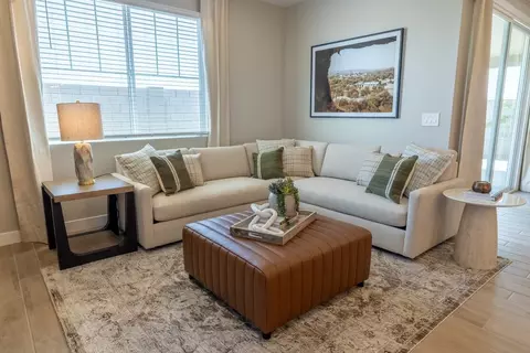 Living - 1069 W Haynes Way, Apache Junction, AZ 85120 photo 3 of 6
