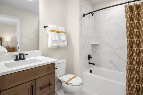 Bath - 2133 Summit Way SE, Washington, DC 20020 photo 3 of 5