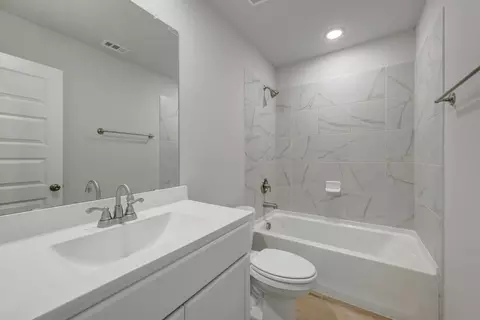 Bath - 5100 Edge Way, Argyle, TX 76226 photo 2 of 4