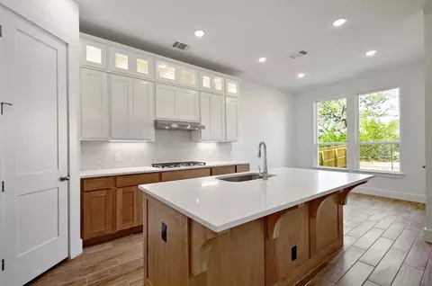 Kitchen - 325 Vale Run, Kyle, TX 78640 photo 2 of 4