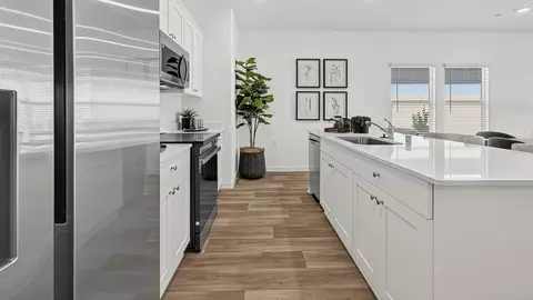 Kitchen - 1703 Edward Pl, Dinuba, CA 93618 photo 3 of 4