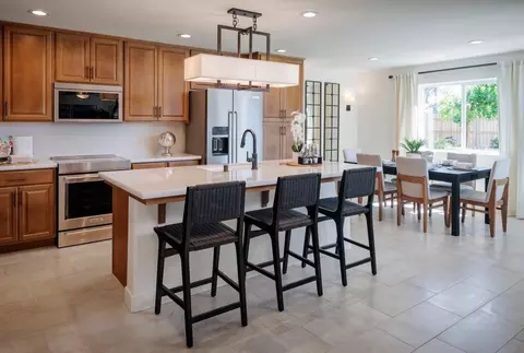Kitchen - 1230 Bishop Dr, Tulare, CA 93274 photo 4 of 5