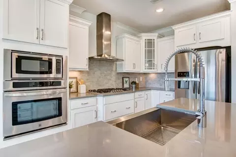 Kitchen - 300 Lomond Loop, Chesapeake, VA 23322 photo 4 of 10