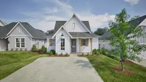 1049 Woodland Ln, Opelika, AL 36801