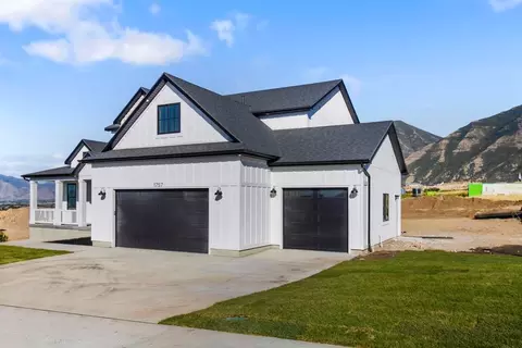 Exterior - 600 S 250 E, Hyde Park, UT 84318 photo 8 of 11