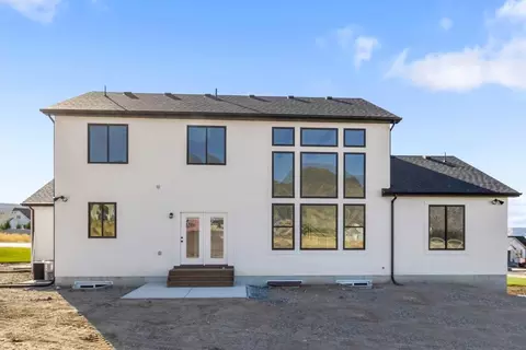 Exterior - 600 S 250 E, Hyde Park, UT 84318 photo 10 of 11