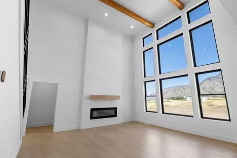 Living - 600 S 250 E, Hyde Park, UT 84318 photo 12 of 14