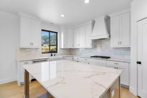 Kitchen - 600 S 250 E, Hyde Park, UT 84318 photo 11 of 14