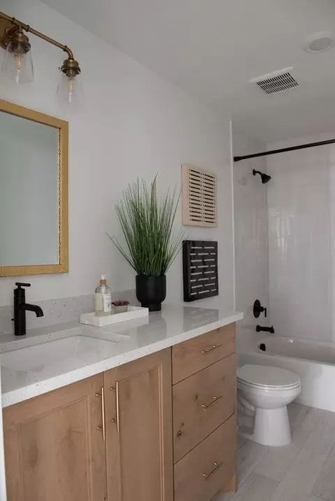 Bath - 600 S 250 E, Hyde Park, UT 84318 photo 5 of 9