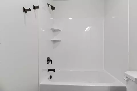 Bath - 600 S 250 E, Hyde Park, UT 84318 photo 8 of 9