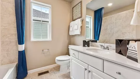 Bath - 3402 N Buchanan Way, Aurora, CO 80019 photo 4 of 4