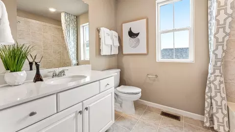Bath - 3402 N Buchanan Way, Aurora, CO 80019 photo 3 of 4