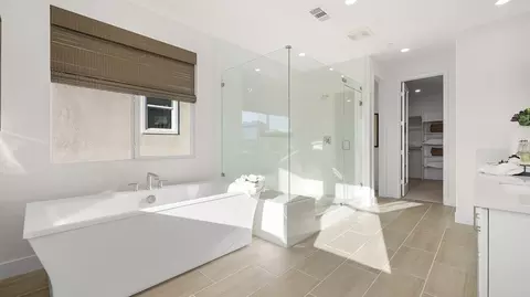 Bath - 728 Ledgestone Dr, Santa Paula, CA 93060 photo 2 of 7
