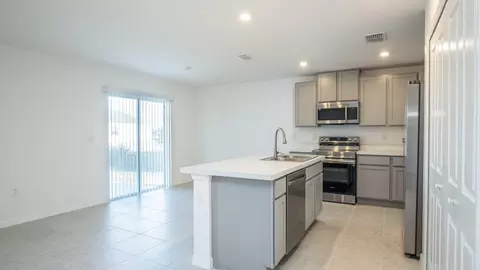 Kitchen - 7035 Berwick Cir, Labelle, FL 33935 photo 6 of 7
