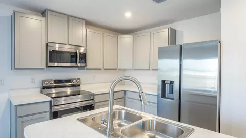 Kitchen - 7035 Berwick Cir, Labelle, FL 33935 photo 5 of 7