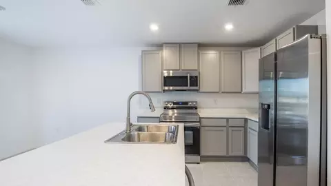 Kitchen - 7035 Berwick Cir, Labelle, FL 33935 photo 4 of 7