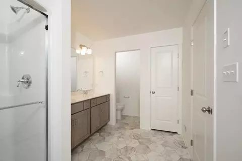 Bath - 333 Amber Dr, Lititz, PA 17543 photo 1 of 2