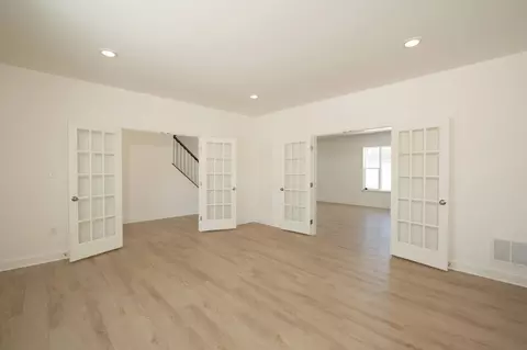 Living - 333 Amber Dr, Lititz, PA 17543 photo 4 of 5