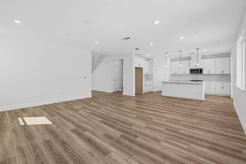 Living - 6362 Benchmark Dr, Roseville, CA 95747 photo 5 of 8