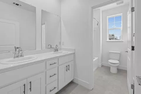 Entry Way - 6362 Benchmark Dr, Roseville, CA 95747 photo 4 of 7