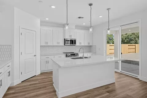 Kitchen - 6362 Benchmark Dr, Roseville, CA 95747 photo 12 of 16