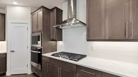 Kitchen - 19420 39th Ave SE, Bothell, WA 98012 photo 3 of 9
