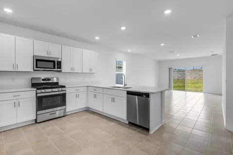 Kitchen - 13509 Camelot Ct, Parrish, FL 34219 photo 3 of 11