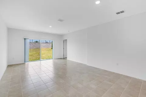 Living - 13509 Camelot Ct, Parrish, FL 34219 photo 1 of 10