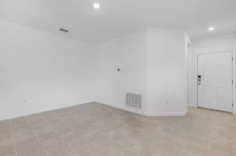 Living - 13509 Camelot Ct, Parrish, FL 34219 photo 2 of 10