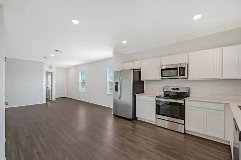Kitchen - 4638 Hawthorn Ave, Parrish, FL 34219 photo 1 of 4