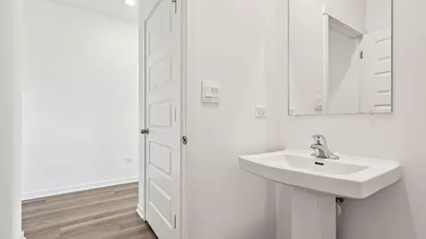 Bath - 1637 Whisper Glen Dr, Plainfield, IL 60586 photo 2 of 8