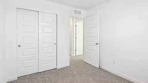 Bedroom - 1303 Foxglove Dr, Bartlett, IL 60103 photo 3 of 8