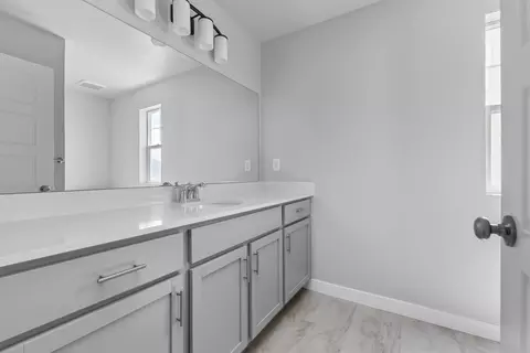 Bath - 6417 Vernon Dr, Eagle Mountain, UT 84005 photo 2 of 5