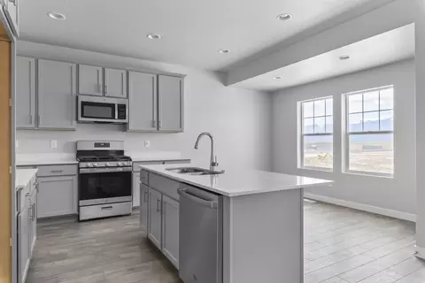 Kitchen - 6417 Vernon Dr, Eagle Mountain, UT 84005 photo 2 of 4