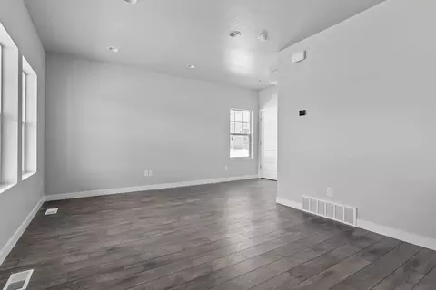 Living - 6417 Vernon Dr, Eagle Mountain, UT 84005 photo 2 of 7