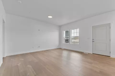 Living - 6417 Vernon Dr, Eagle Mountain, UT 84005 photo 4 of 7