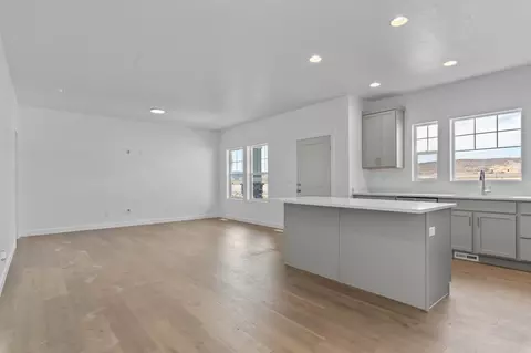 Living - 6417 Vernon Dr, Eagle Mountain, UT 84005 photo 6 of 7