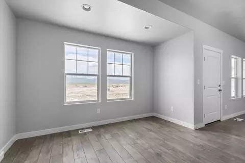 Living - 6417 Vernon Dr, Eagle Mountain, UT 84005 photo 3 of 7
