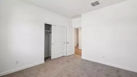 Bedroom - 2619 W Sentiero Ave, Apache Junction, AZ 85120 photo 4 of 17