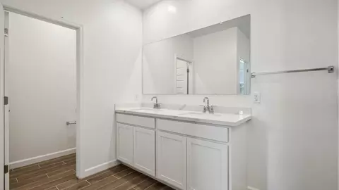 Bath - 2619 W Sentiero Ave, Apache Junction, AZ 85120 photo 1 of 11