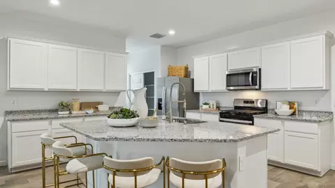 Kitchen - 2619 W Sentiero Ave, Apache Junction, AZ 85120 photo 5 of 8