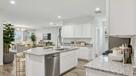 Kitchen - 2619 W Sentiero Ave, Apache Junction, AZ 85120 photo 6 of 8