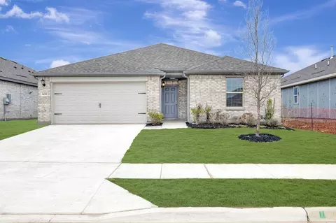 Exterior - 8024 Butterfield Dr, Sanger, TX 76266 photo 4 of 7