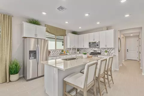 Kitchen - 7670 E 35th St, Yuma, AZ 85365 photo 4 of 7