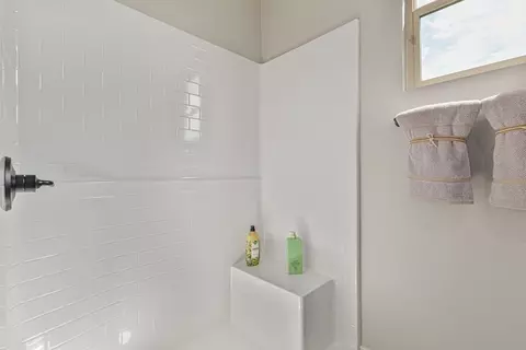Bath - 7670 E 35th St, Yuma, AZ 85365 photo 5 of 7