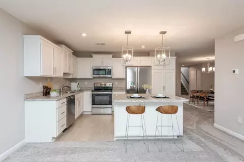 Kitchen - 481 Tradition Rdg, Cincinnati, OH 45245 photo 6 of 9
